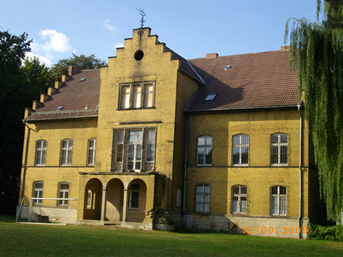 Ansicht Schloss: Kleinod! Verkauf kleines Familienschloss im Vorharz in Randlage eines malerischen Dorfes